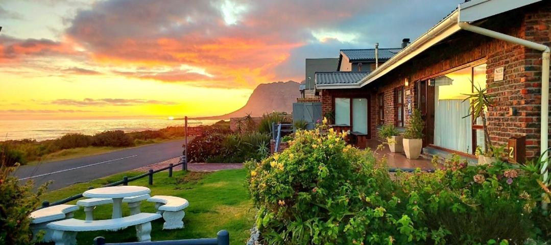 La Mer Seafront Selfcatering Accommodation Kleinmond Exterior photo